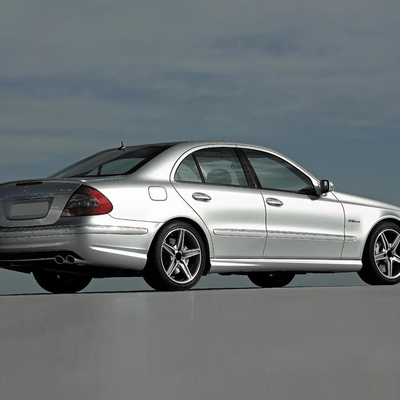 Logo personnalisé accepté Mercedes-Benz E-CLASS W211 Jupe de côté de voiture Modification directe