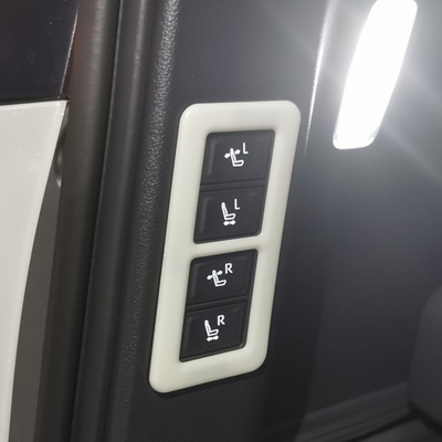 Améliorez votre Toyota Alphard 2024 avec un bouton de troisième rangée stylé